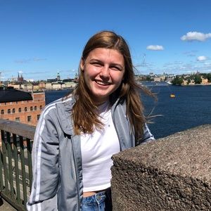 Meet your Posher, Lucie